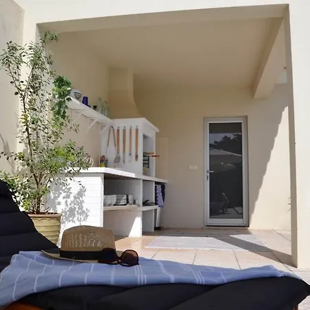 Spacious Villa With Pool 5 Minutes From The Beach בית נופש *