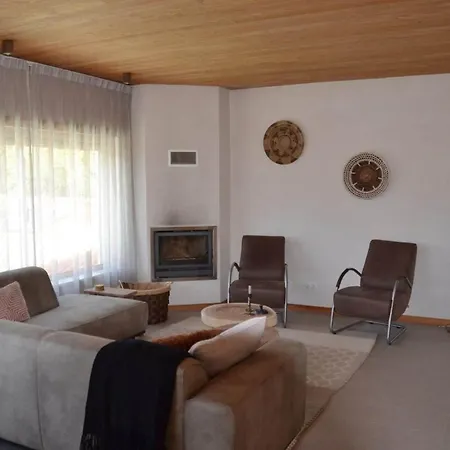 Spacious Villa With Pool 5 Minutes From The Beach בית נופש