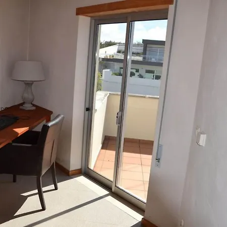 Spacious Villa With Pool 5 Minutes From The Beach בית נופש