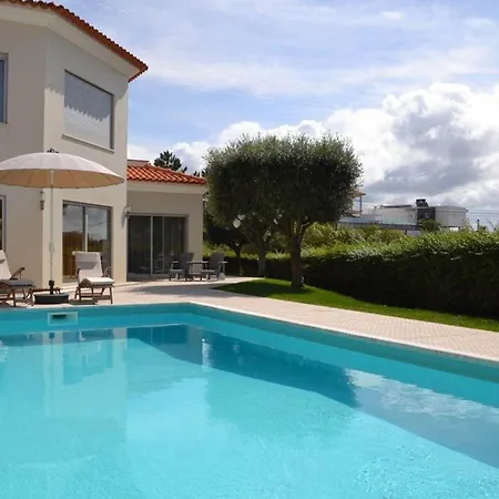 בית נופש Spacious Villa With Pool 5 Minutes From The Beach